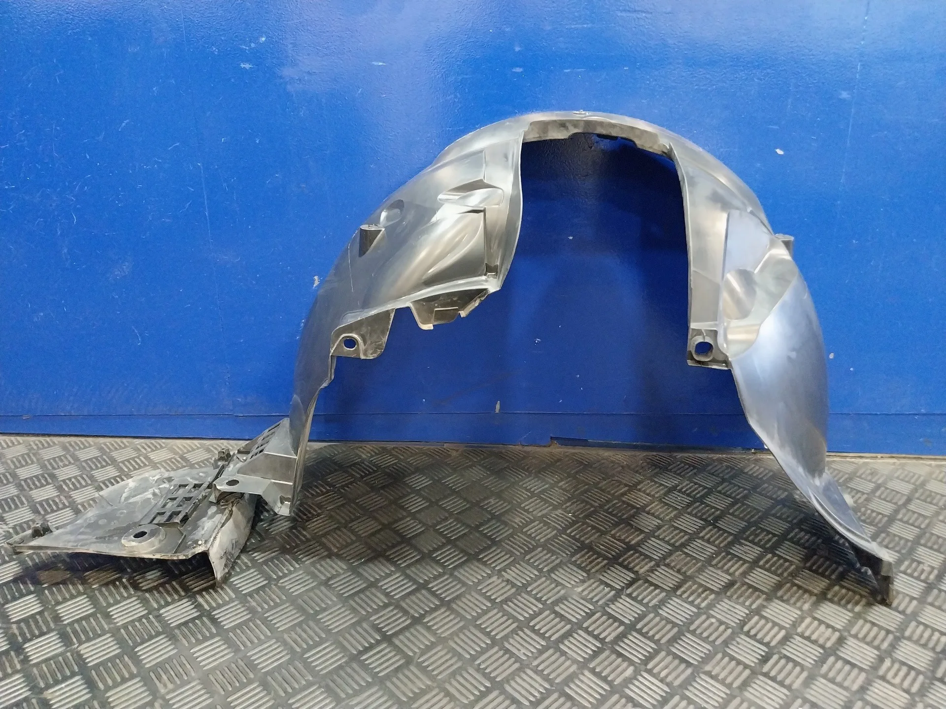 Plastico Paso Rueda Delantero Derecho para Dacia Sandero