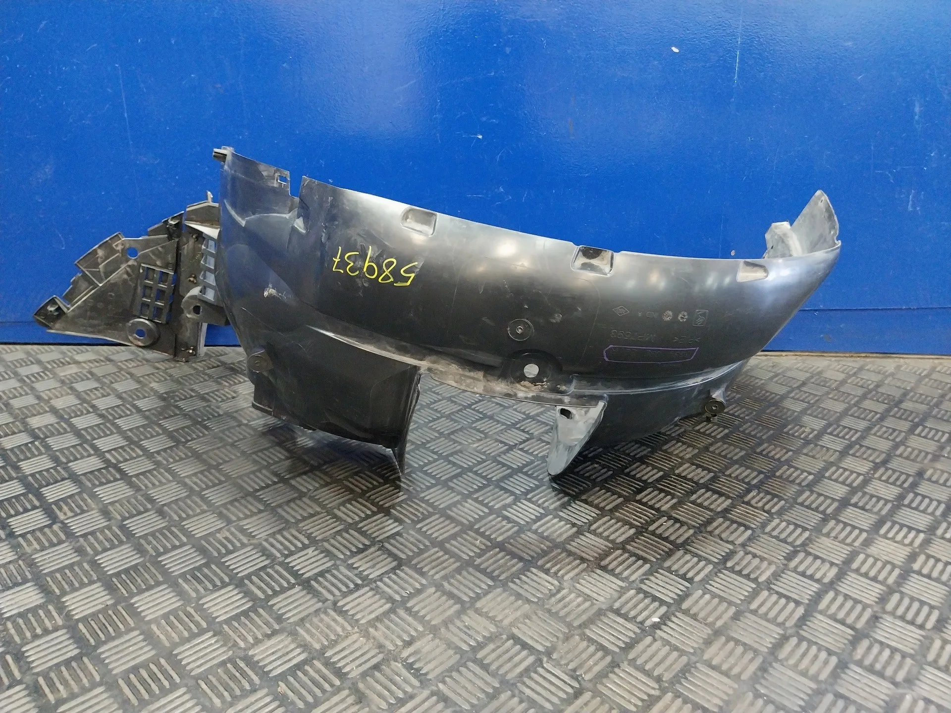 Plastico Paso Rueda Delantero Derecho para Dacia Sandero