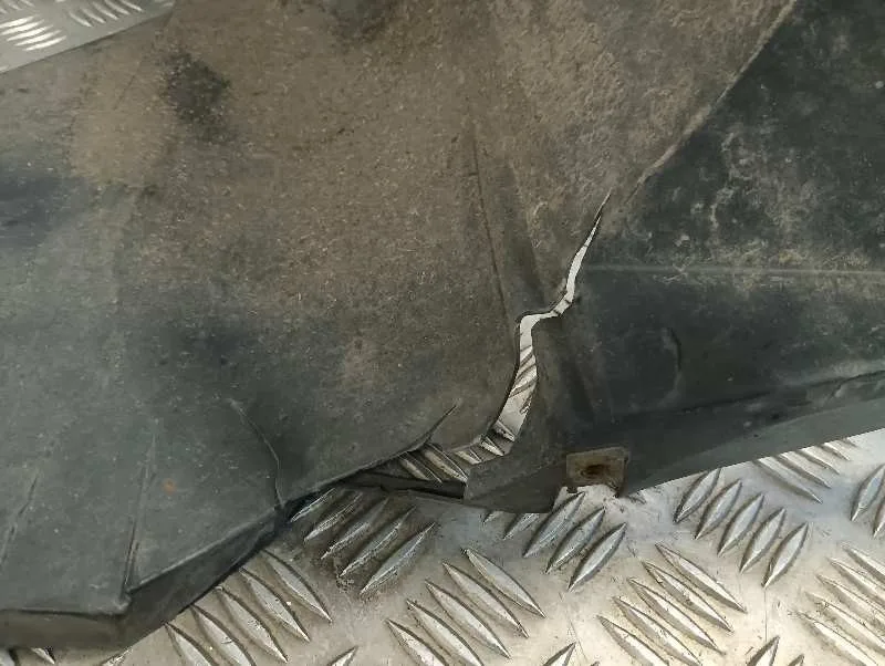 Plastico Paso Rueda Delantero Derecho para Peugeot Partner Kombi