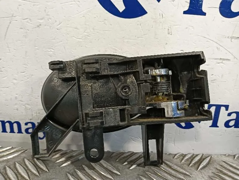 Maneta Interior Delantera Izquierda para Nissan Juke (F15)
