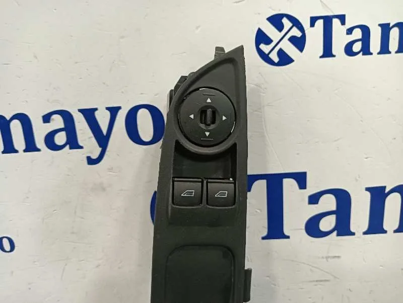 Mando Elevalunas Delantero Izquierdo para Ford Focus (2014-2018)