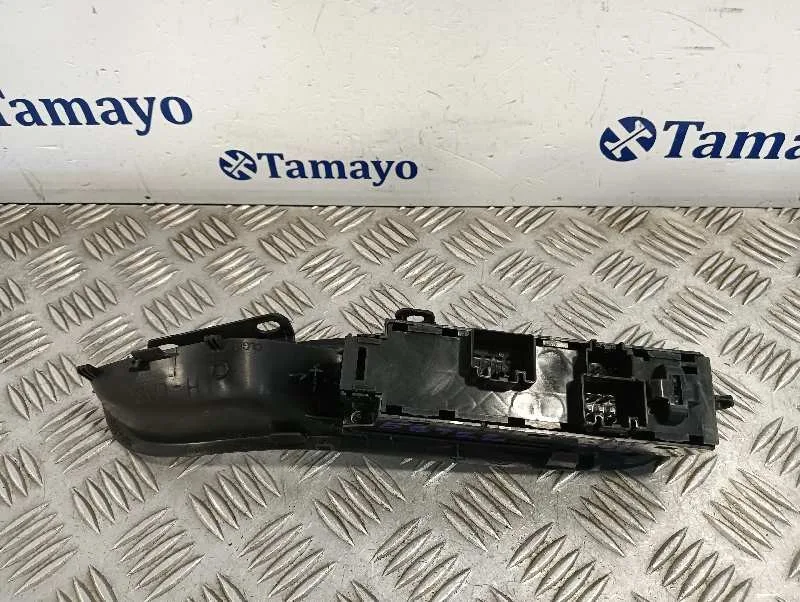 Mando Elevalunas Delantero Izquierdo para Ford Focus (2014-2018)