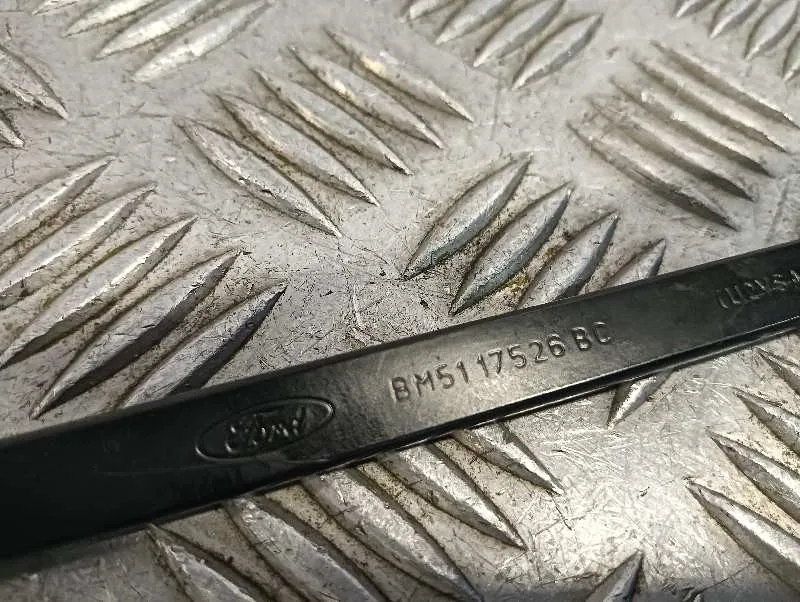 Brazo Limpia Delantero Derecho para Ford Focus (2014-2018)