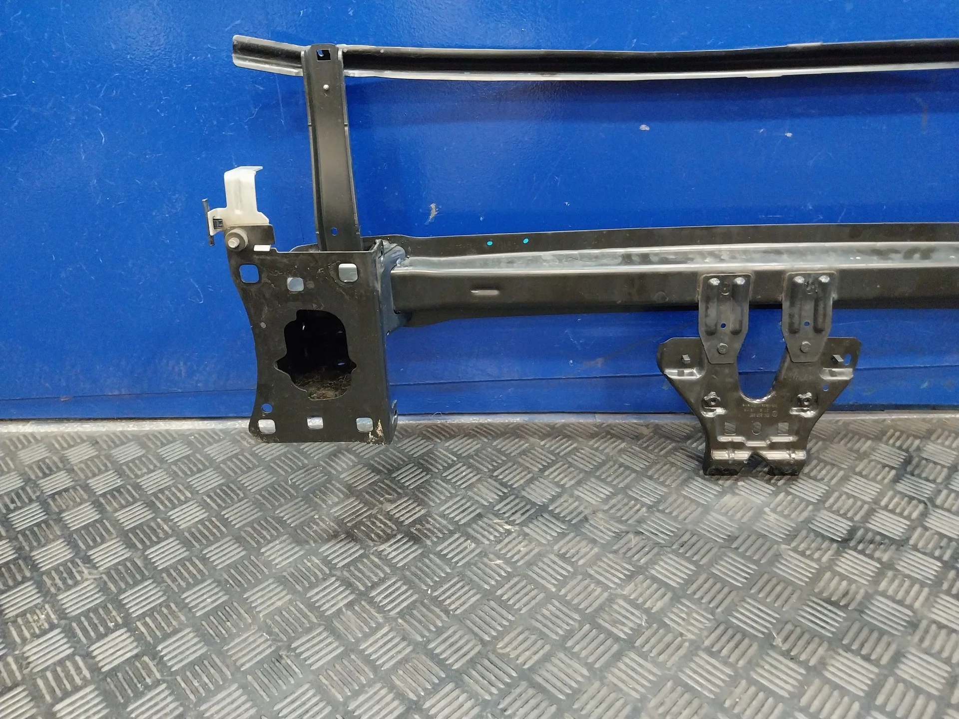 Refuerzo Paragolpes Delantero para Volkswagen Passat Lim. (3G2)