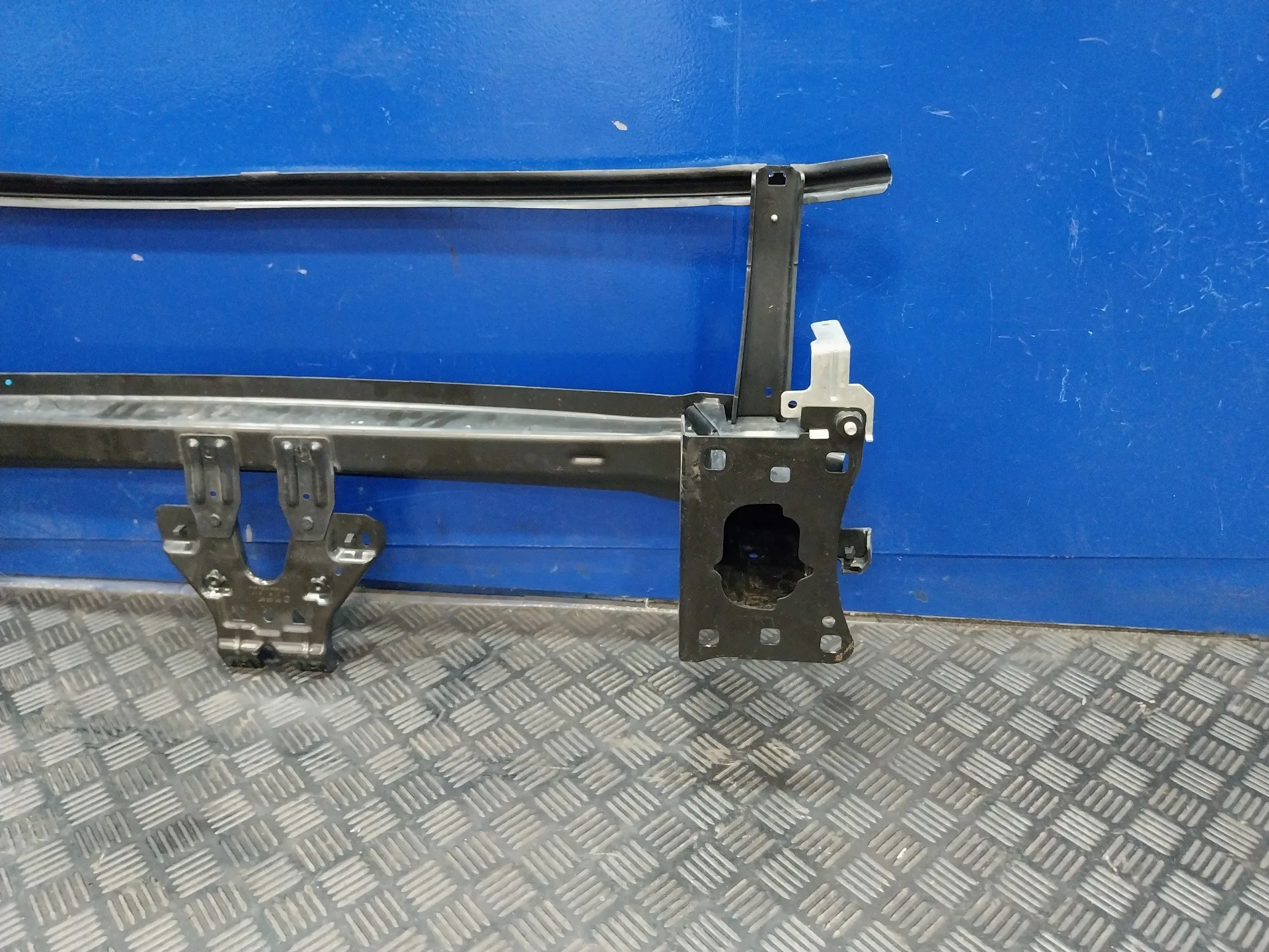 Refuerzo Paragolpes Delantero para Volkswagen Passat Lim. (3G2)