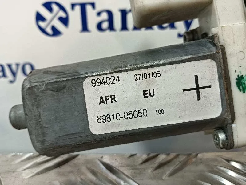 Elevalunas Delantero Derecho para Toyota Avensis Wagon (T25)