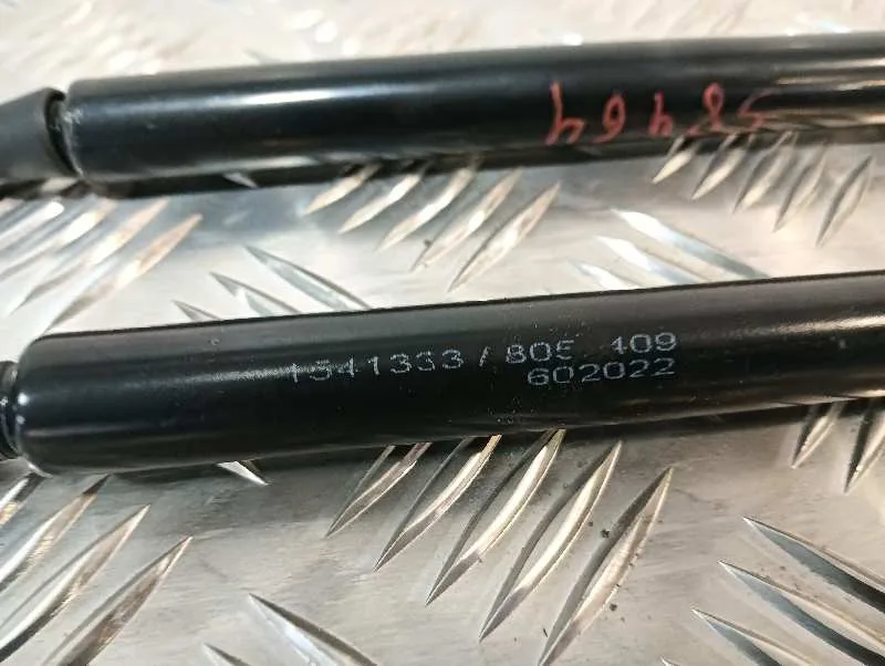 Amortiguadores Maletero / Porton para Toyota Avensis Wagon (T25)