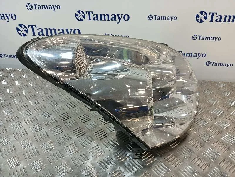 Faro Derecho para Toyota Corolla Verso (R1)