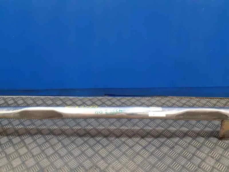 Estribo Derecho para Chrysler Jeep Cherokee (Kj)