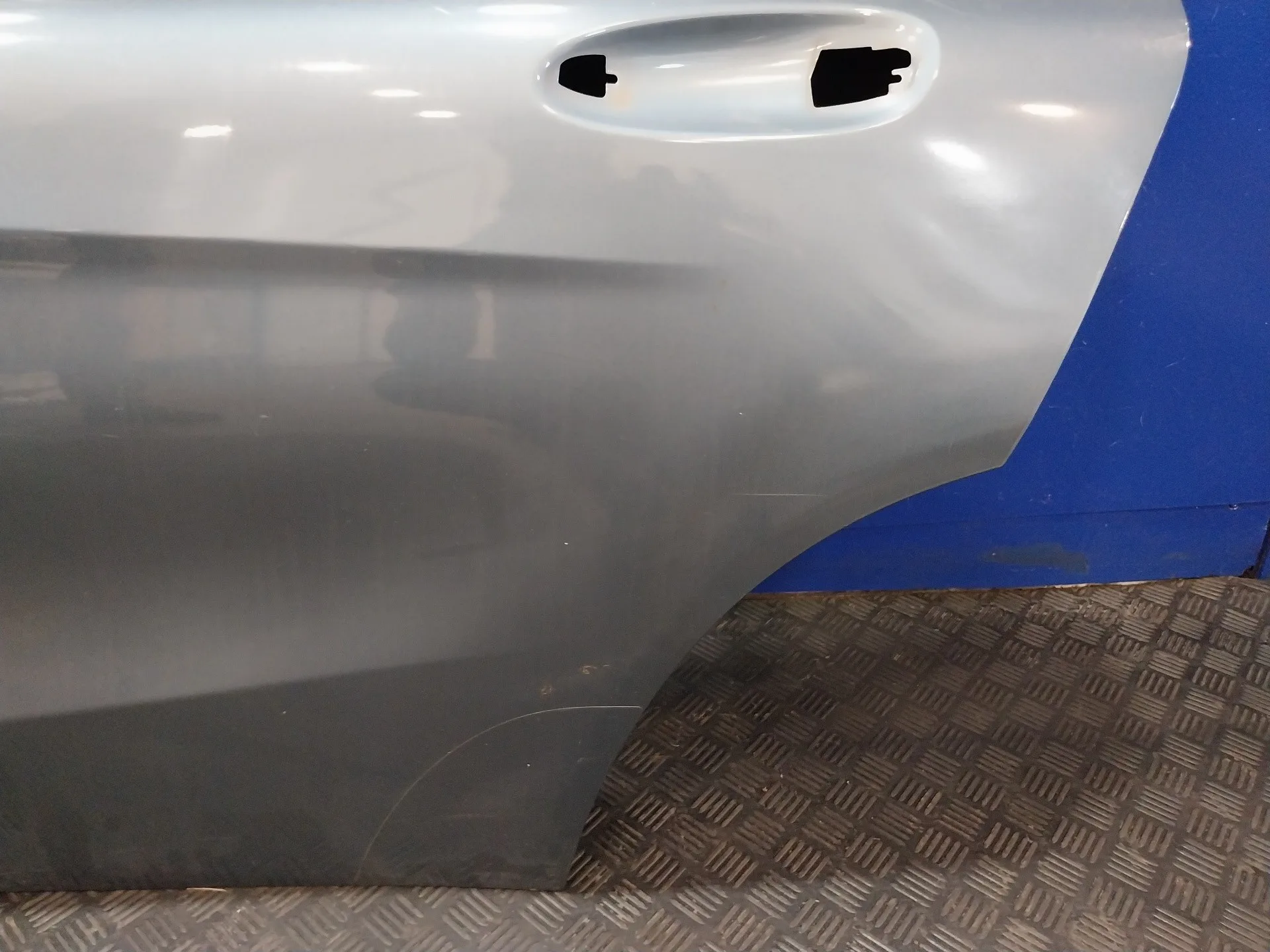 Puerta Trasera Izquierda para Mercedes-Benz Clase Gla (W156)