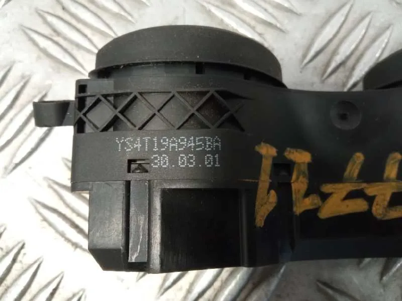 Interruptor para Ford Focus Berlina (Cak)