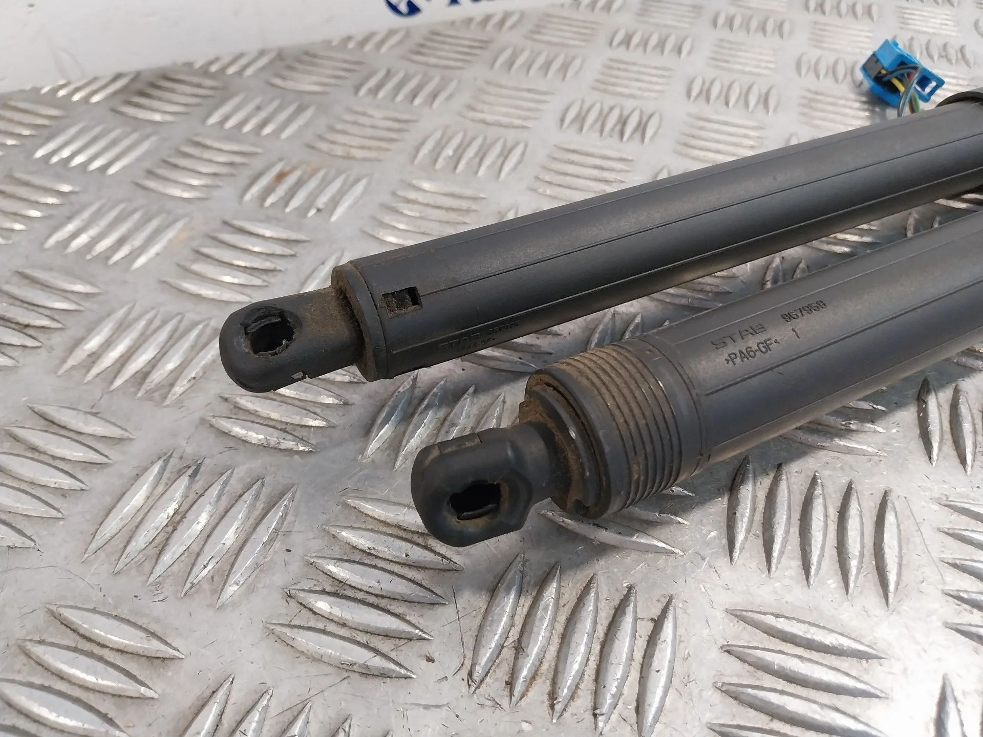 Amortiguadores Maletero / Porton para Mercedes-Benz Clase Gla (W156)