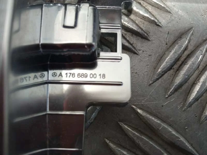 Moldura para Mercedes-Benz Clase Gla (W156)