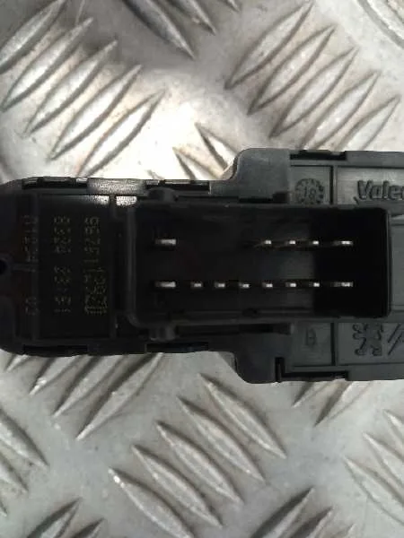 Mando Elevalunas Delantero Izquierdo para Peugeot 208