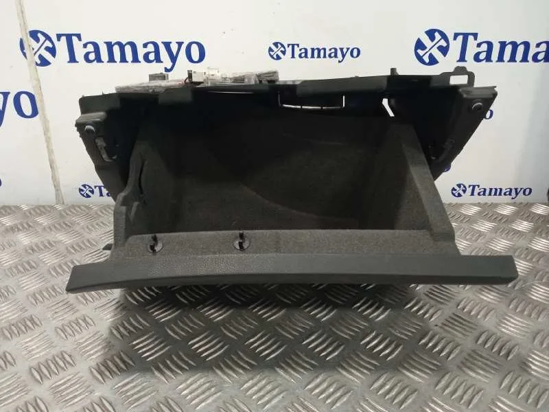 Guantera para Mercedes-Benz Clase Gla (W156)