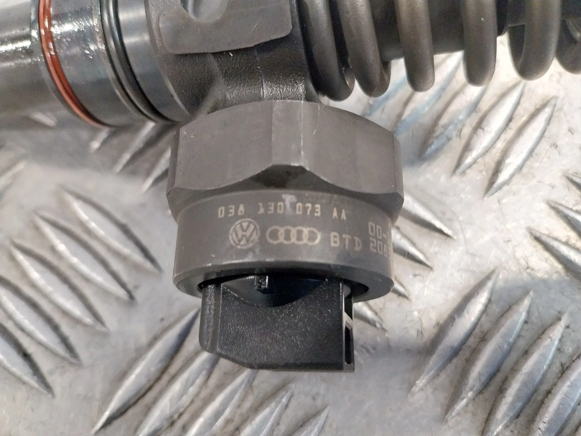 Inyector para Volkswagen Passat Berlina (3B3)
