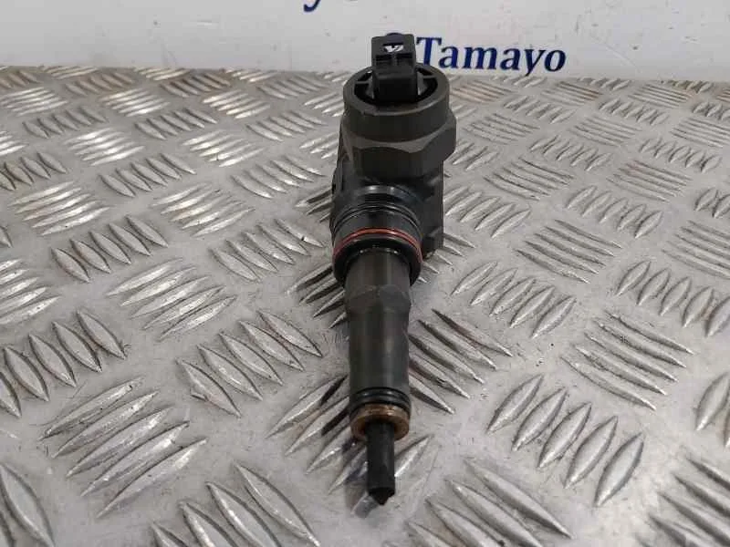 Inyector para Volkswagen Passat Berlina (3B3)