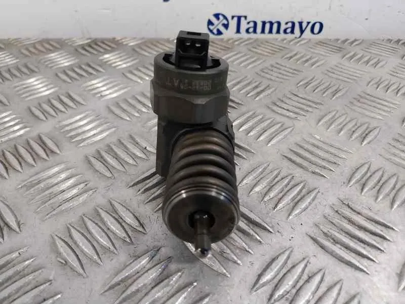 Inyector para Volkswagen Passat Berlina (3B3)