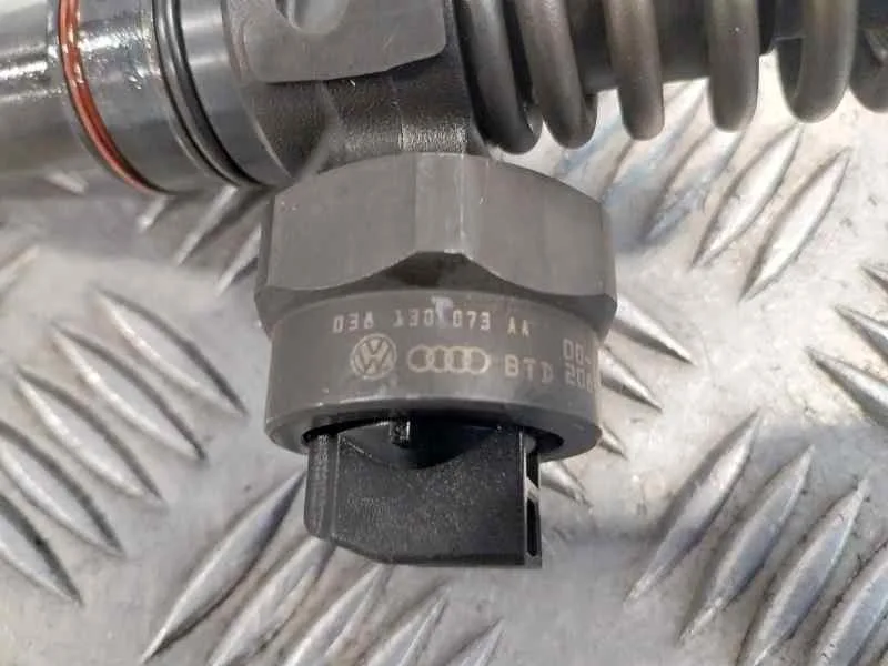 Inyector para Volkswagen Passat Berlina (3B3)