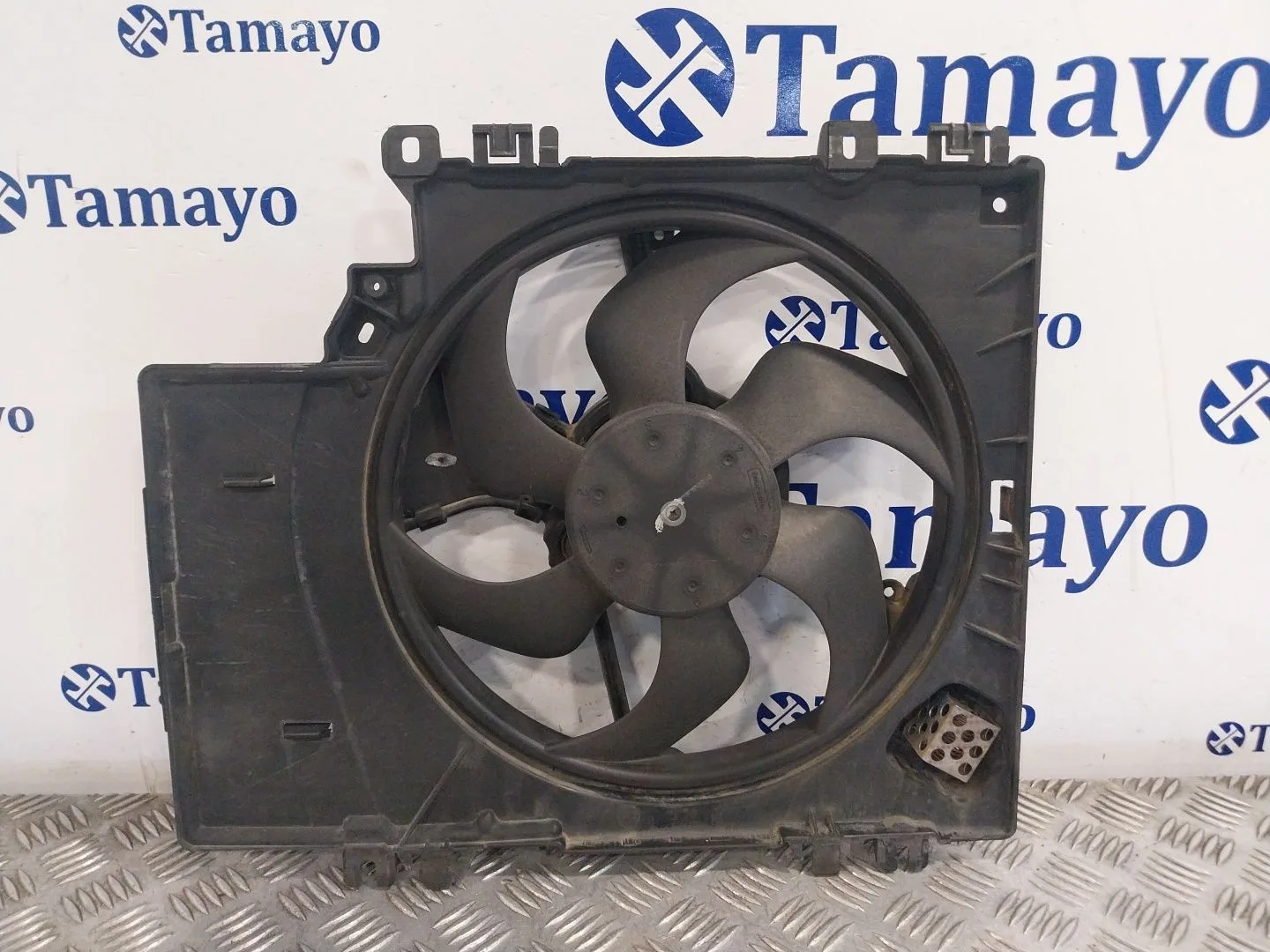 Electroventilador para Nissan Micra (K12E)