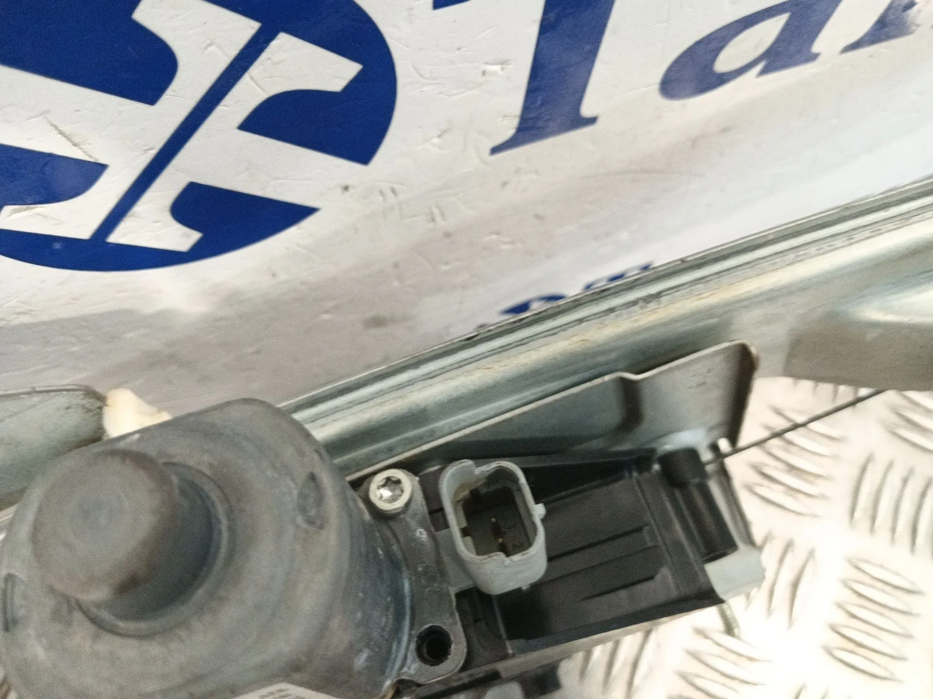 Elevalunas Delantero Derecho para Peugeot 208