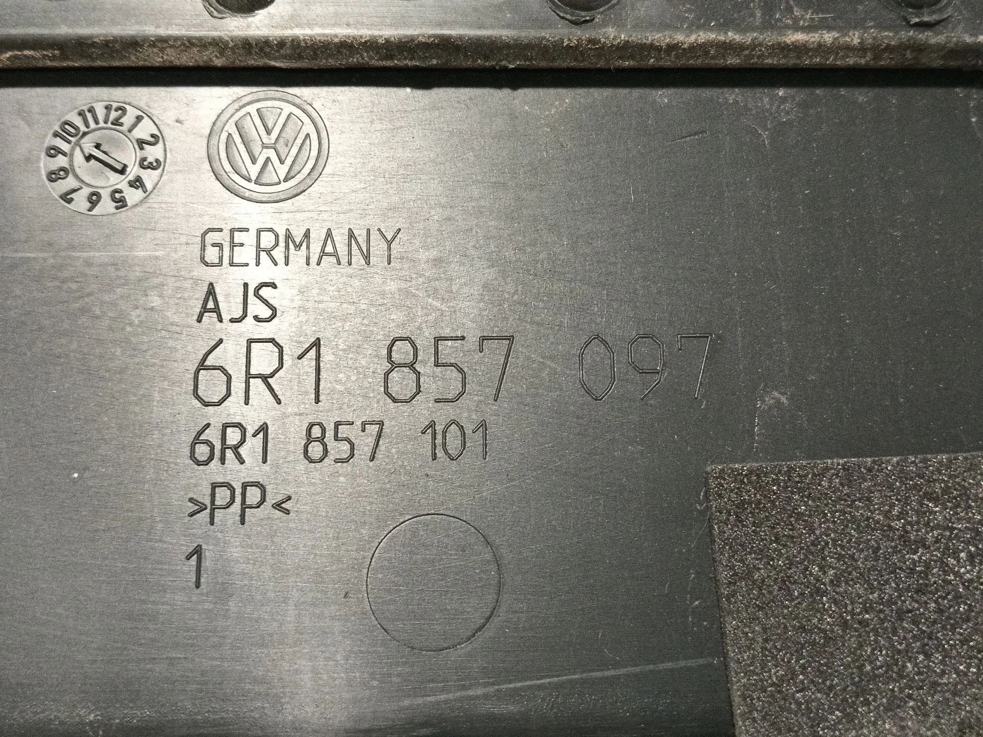 Guantera para Volkswagen Polo (6R1)