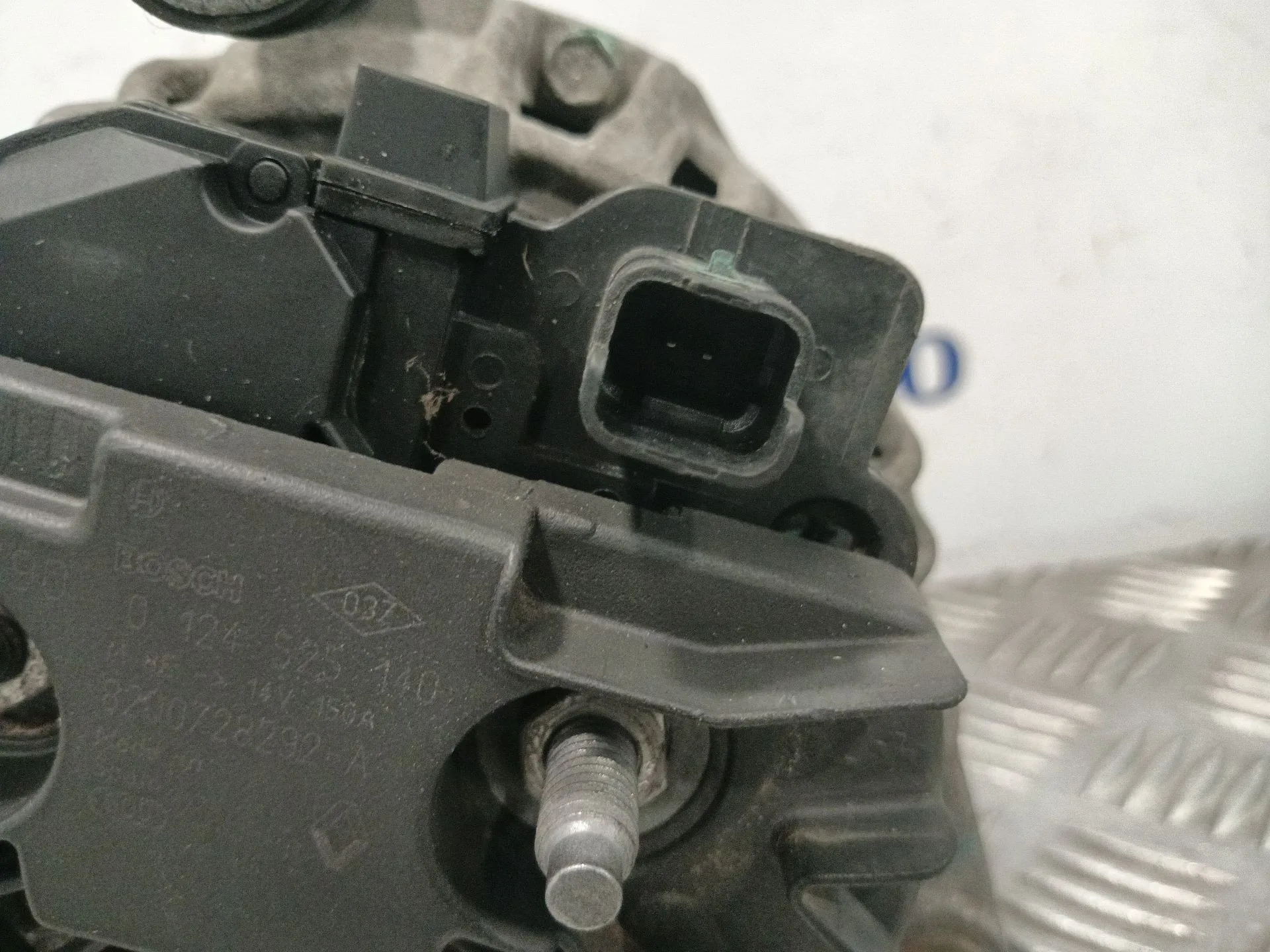 Alternador para Nissan Juke (F15)