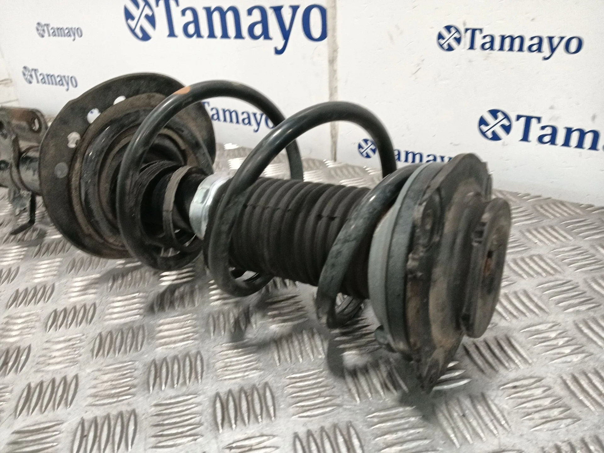 Amortiguador Delantero Derecho para Nissan Juke (F15)