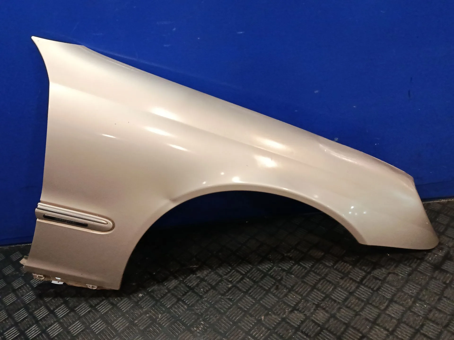 Aleta Delantera Derecha para Mercedes-Benz Clase C (W203)