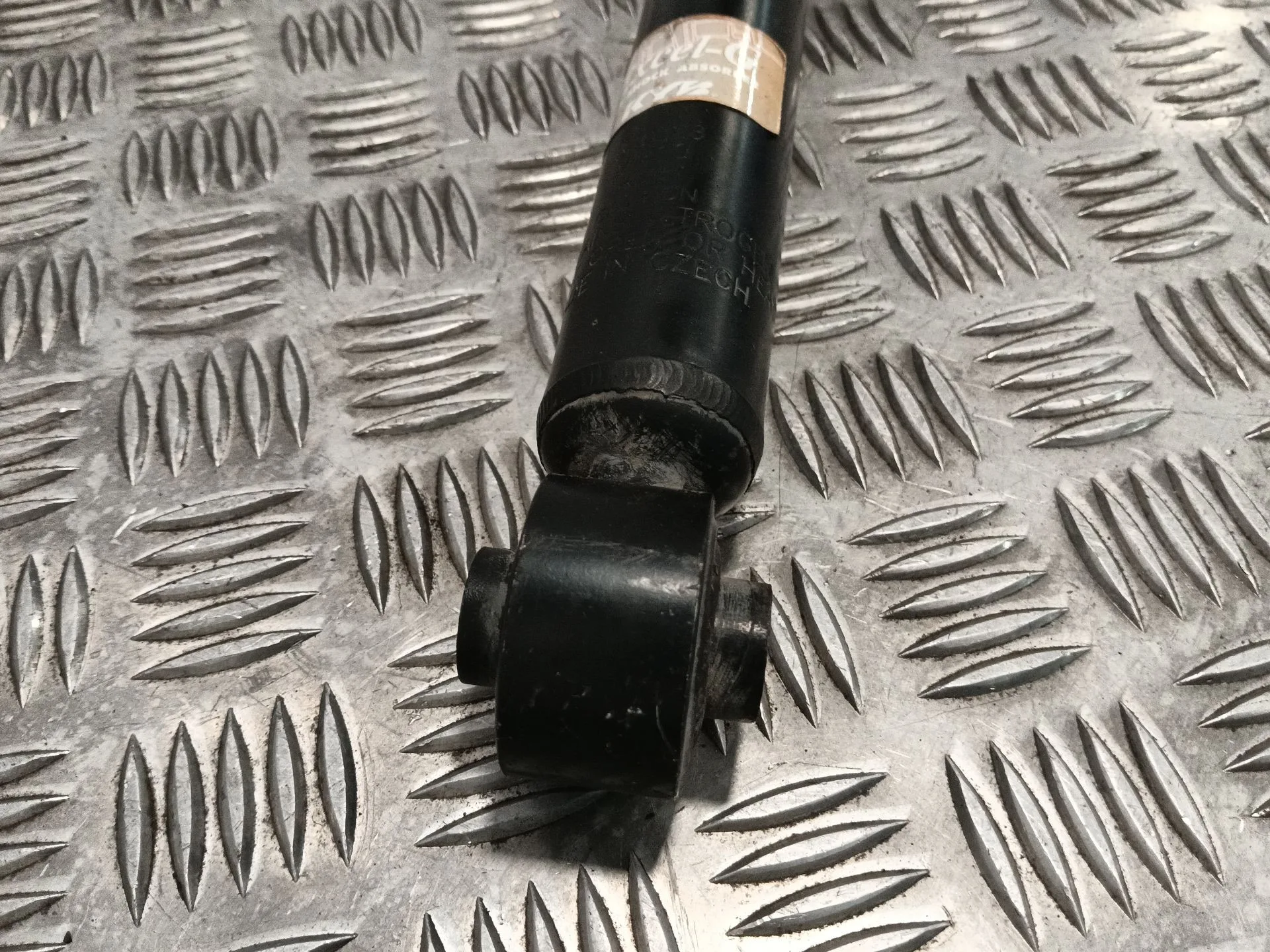 Amortiguador Trasero Izquierdo para Volkswagen Polo (9N1)