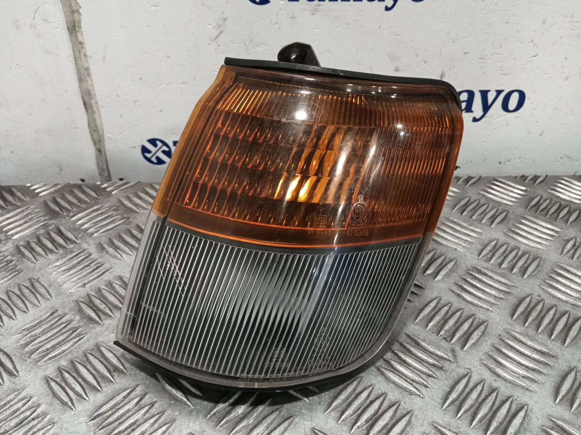 Piloto Delantero Derecho para Mitsubishi Montero (V20/V40)