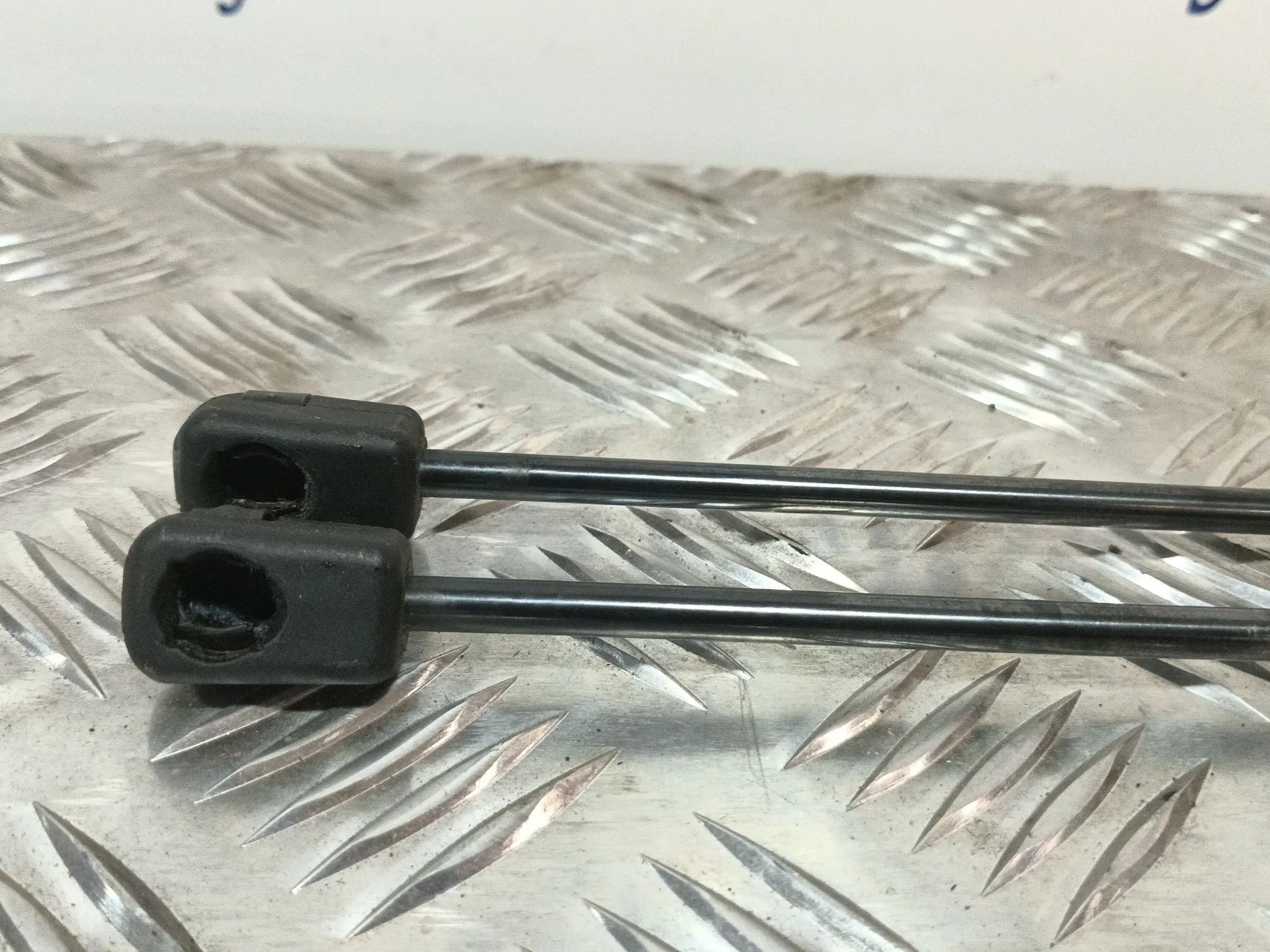 Amortiguadores Maletero / Porton para Nissan Pathfinder (R51)