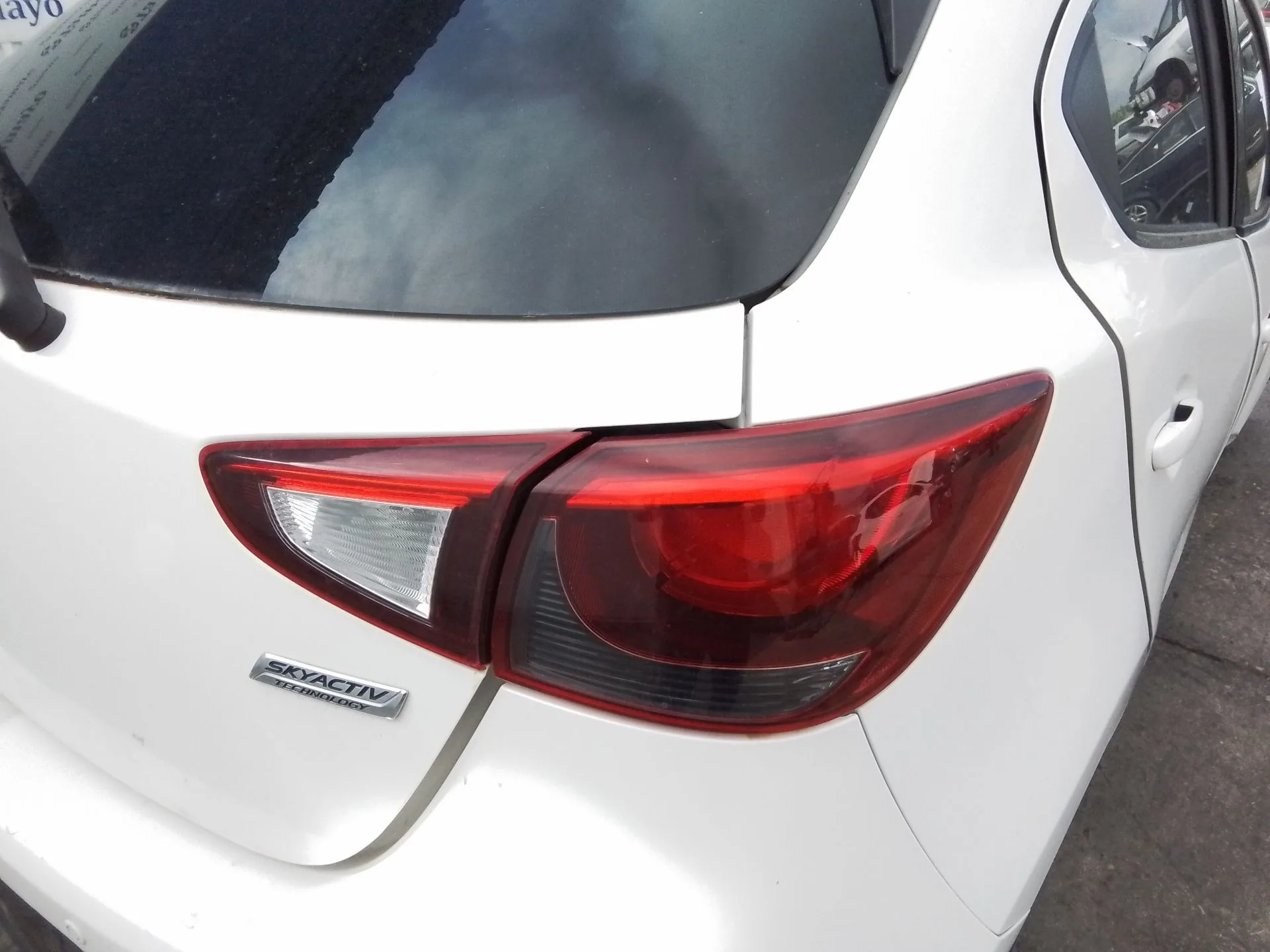 Piloto Trasero Derecho para Mazda 2 Lim. ()