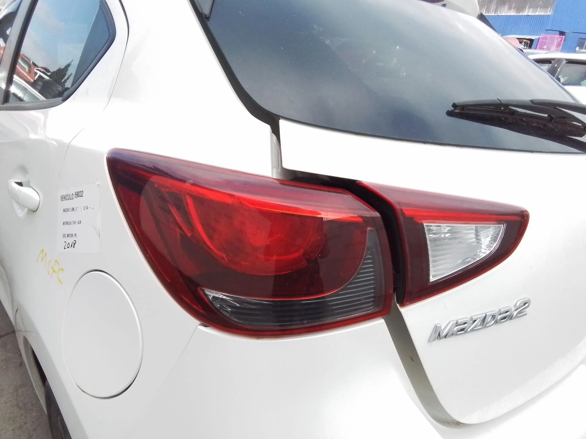 Piloto Trasero Izquierdo para Mazda 2 Lim. ()