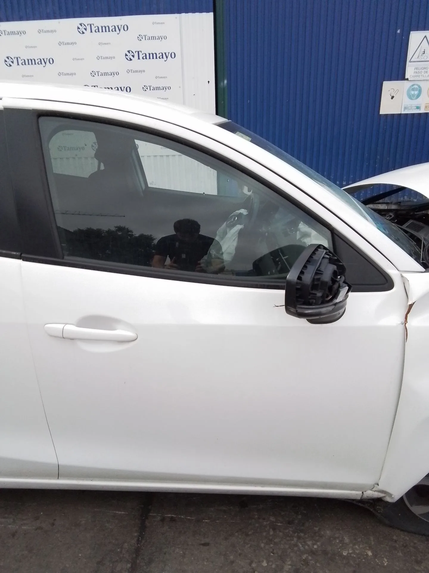 Puerta Delantera Derecha para Mazda 2 Lim. ()