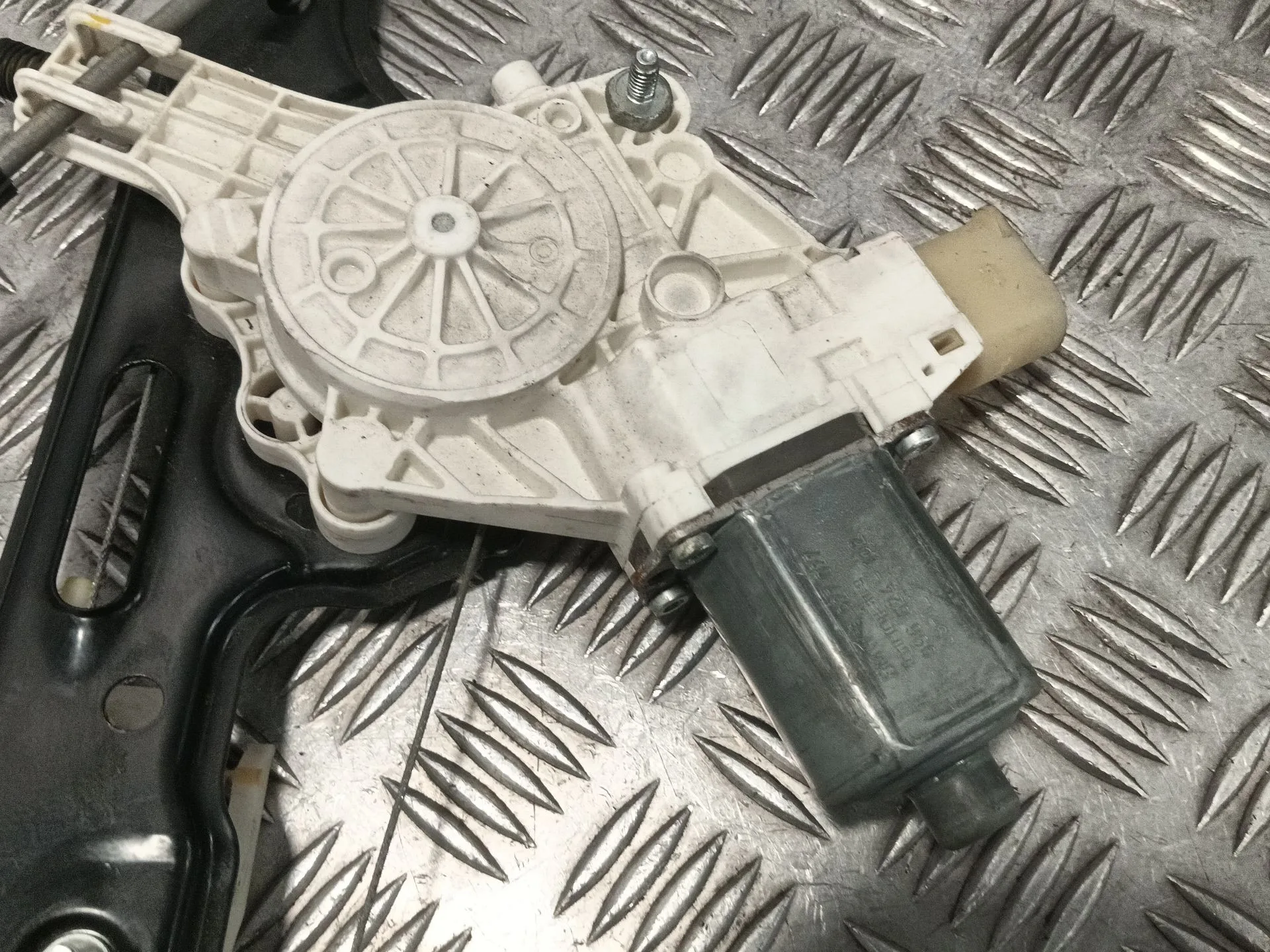 Elevalunas Delantero Izquierdo para Bmw 1 (E87)
