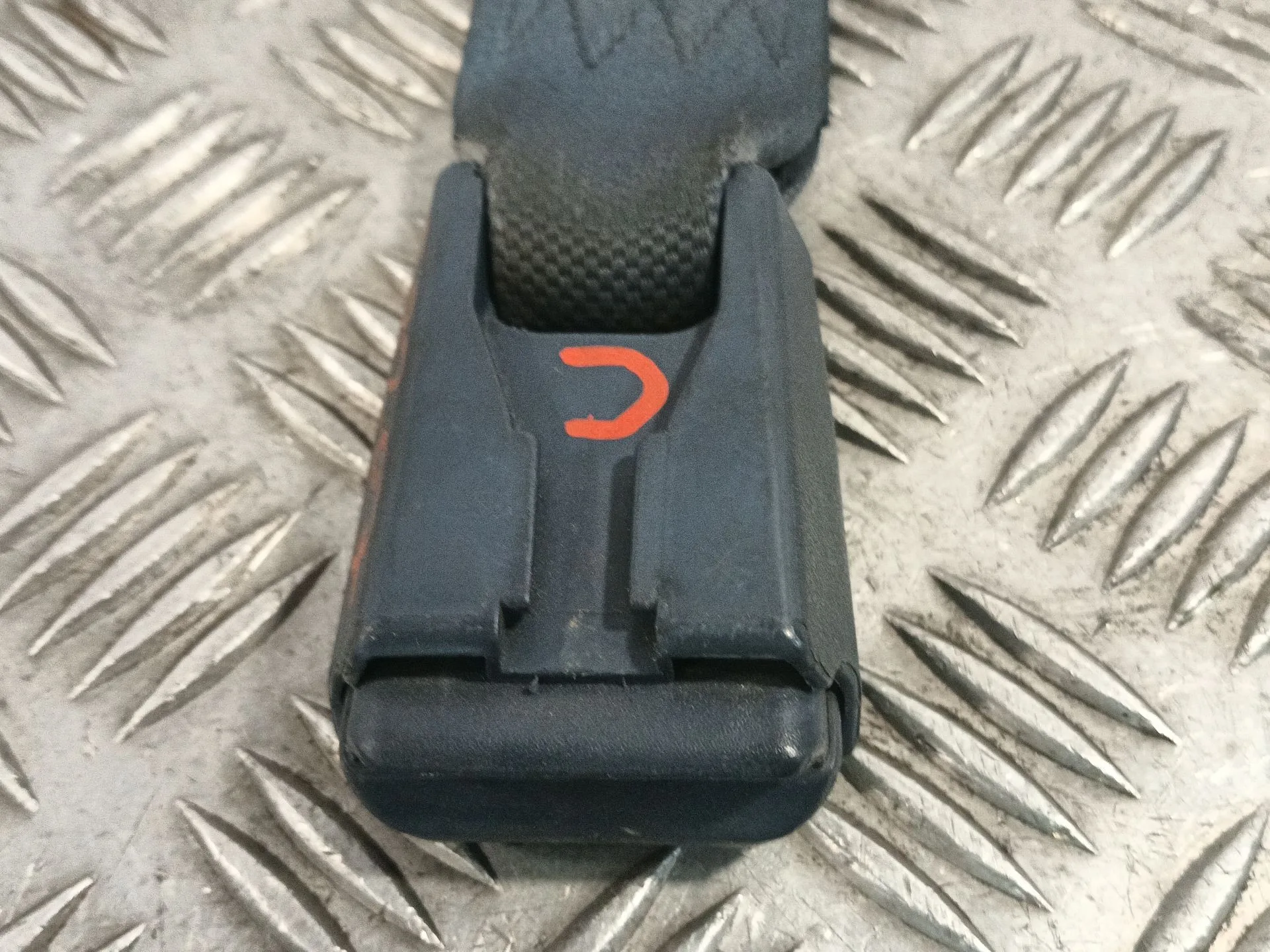 Anclaje Cinturon Trasero Central para Nissan Terrano (Wd21)