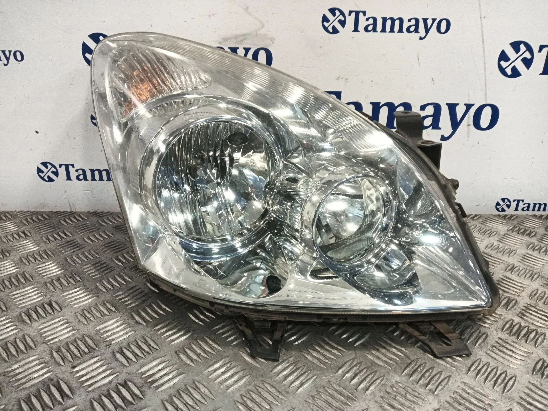 Faro Derecho para Toyota Corolla Verso (R1)