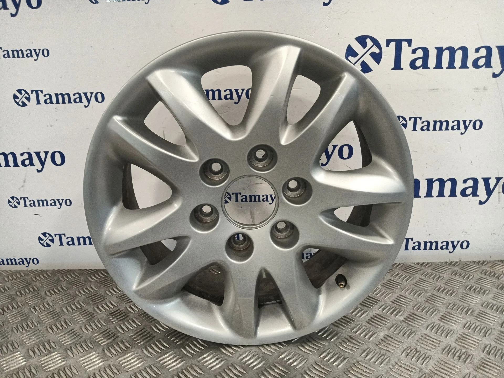 Llanta para Kia Carnival