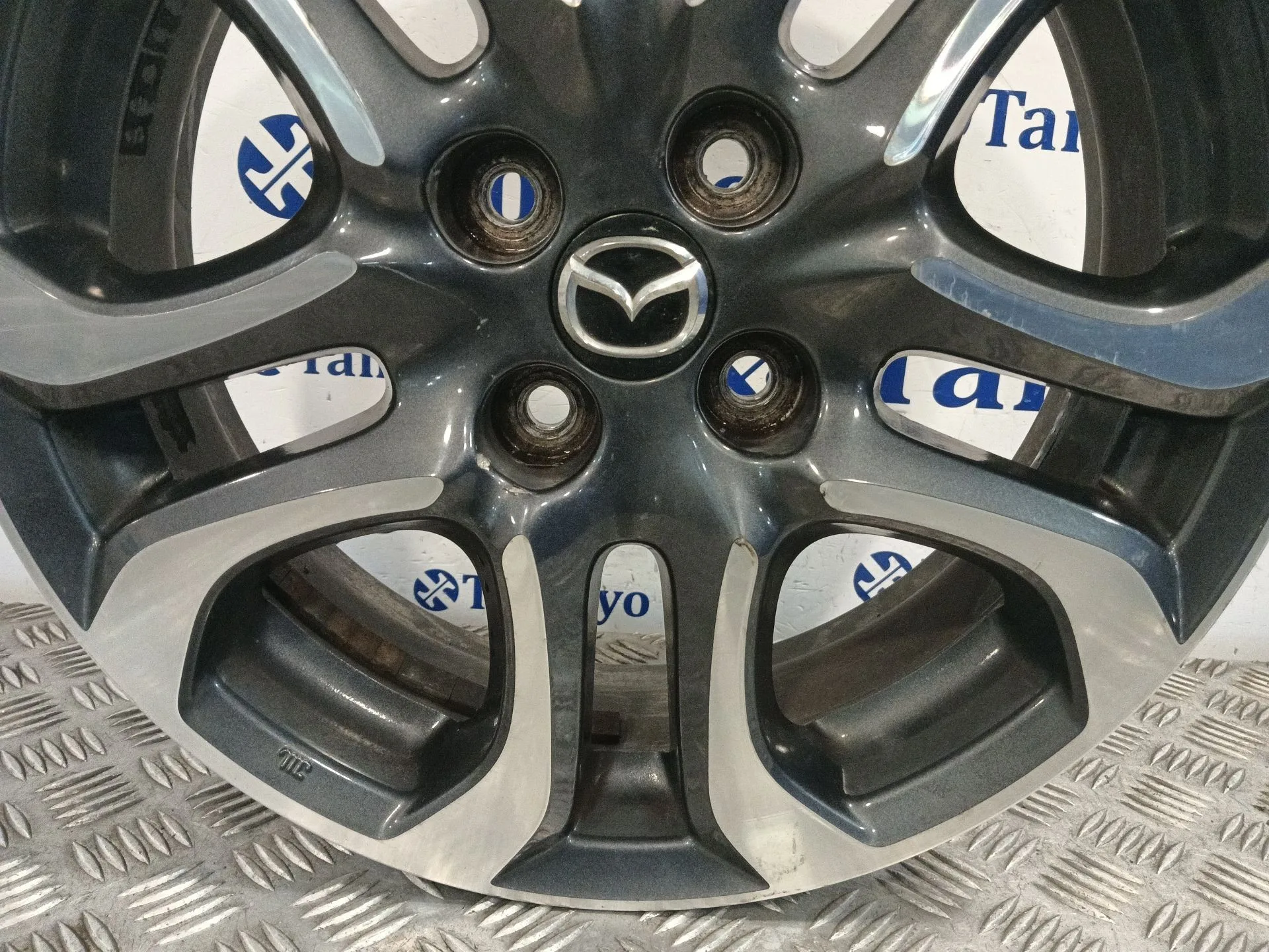 Llanta para Mazda 2 Lim. ()