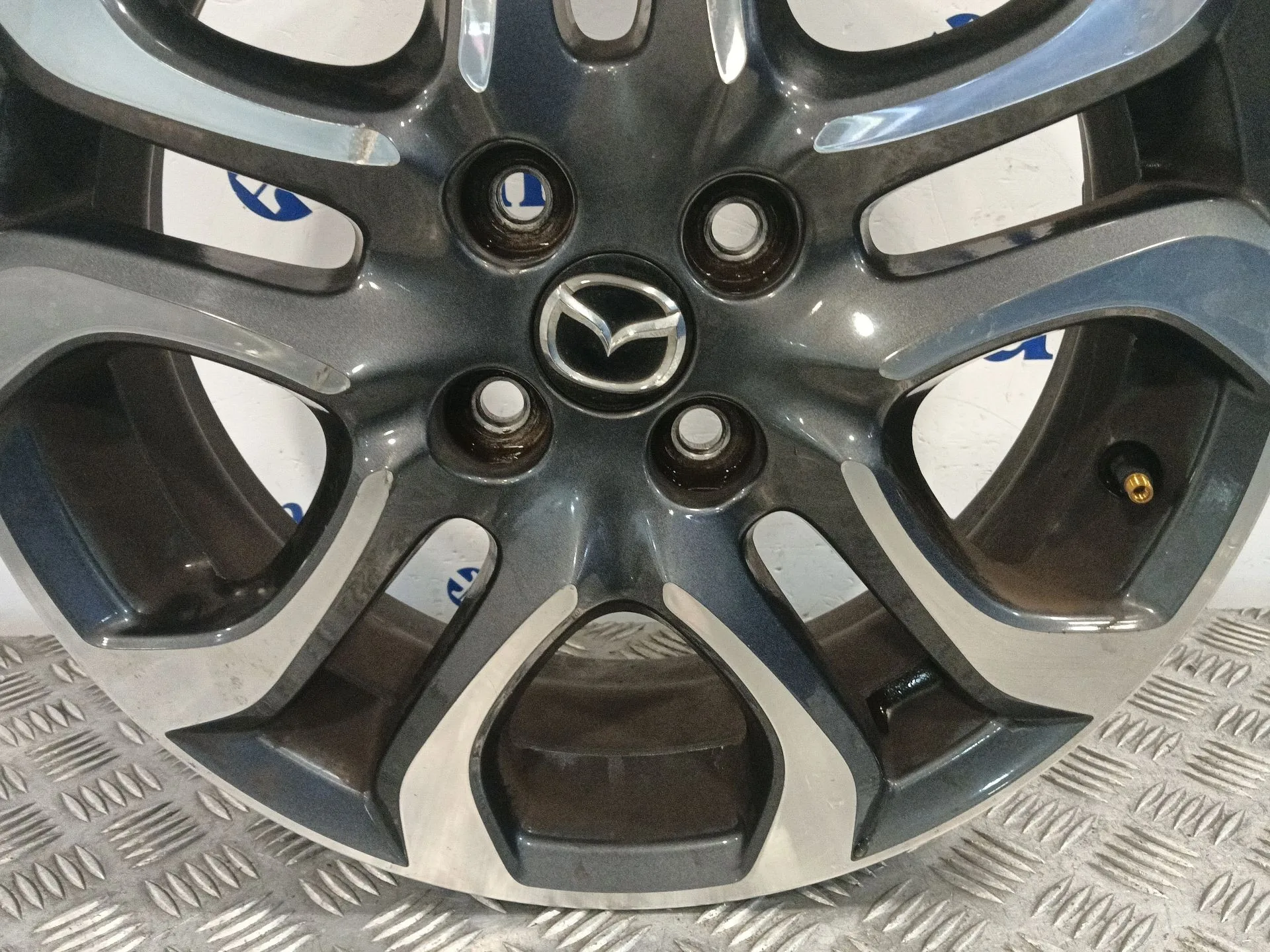Llanta para Mazda 2 Lim. ()