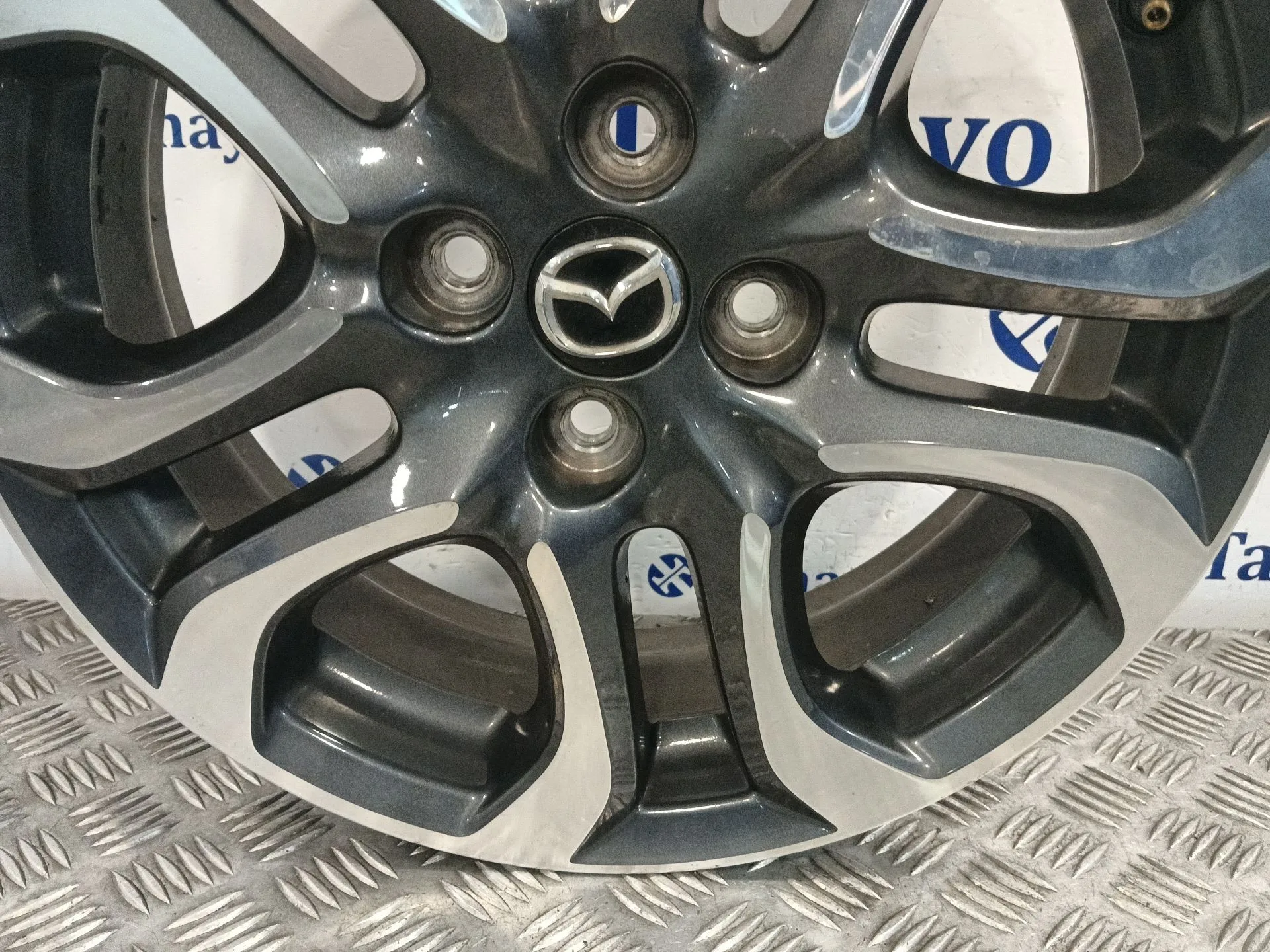 Llanta para Mazda 2 Lim. ()