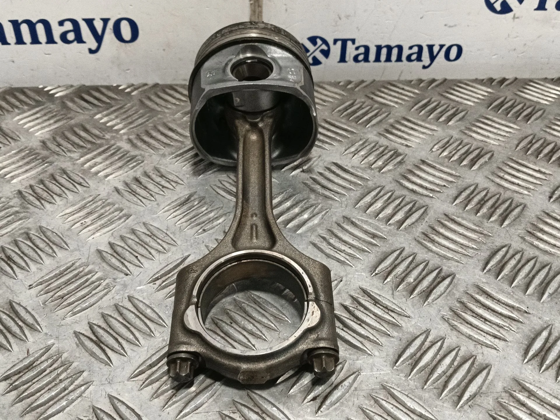 Biela para Volvo V40 Hatchback (525)