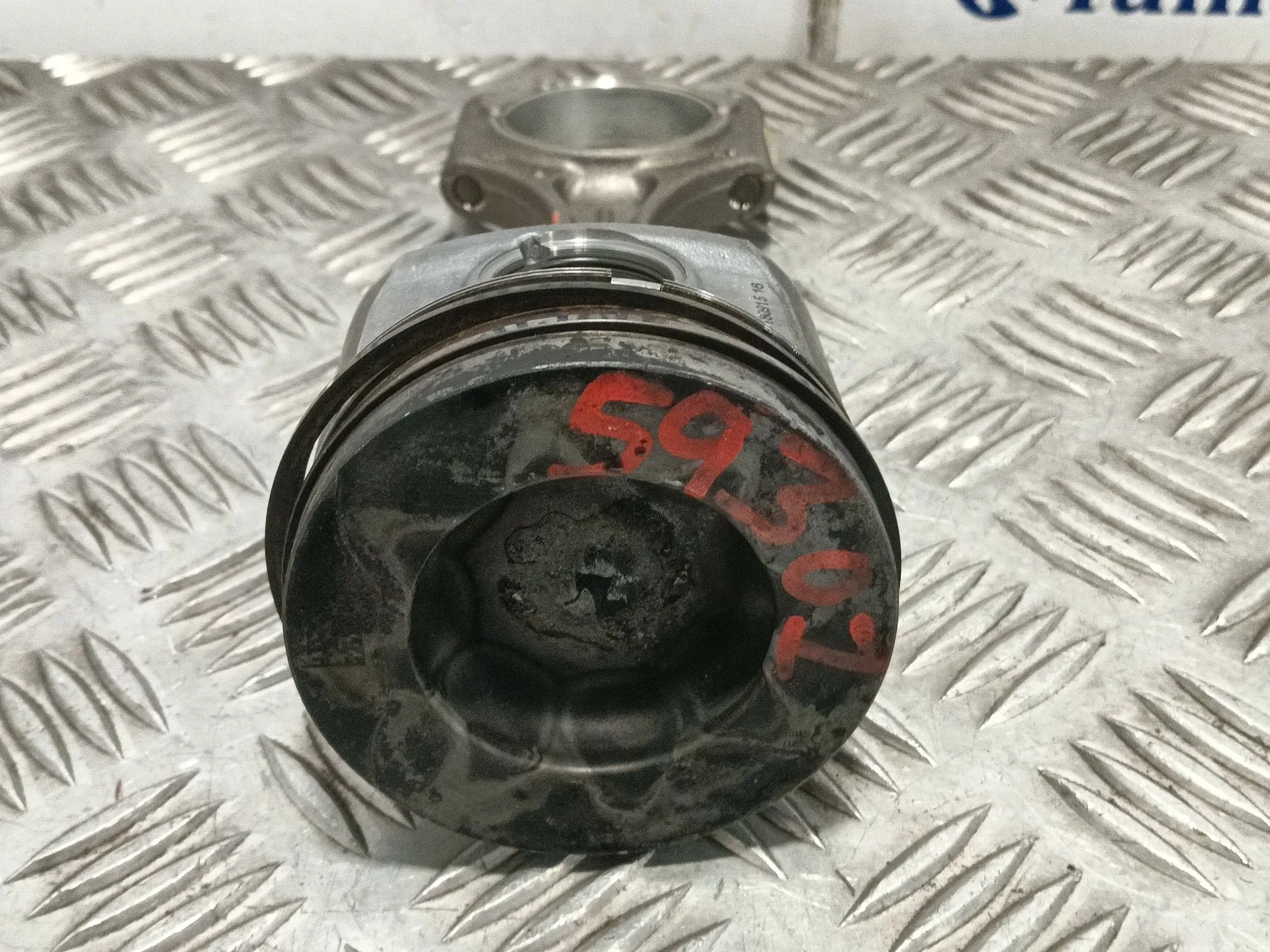 Biela para Volvo V40 Hatchback (525)