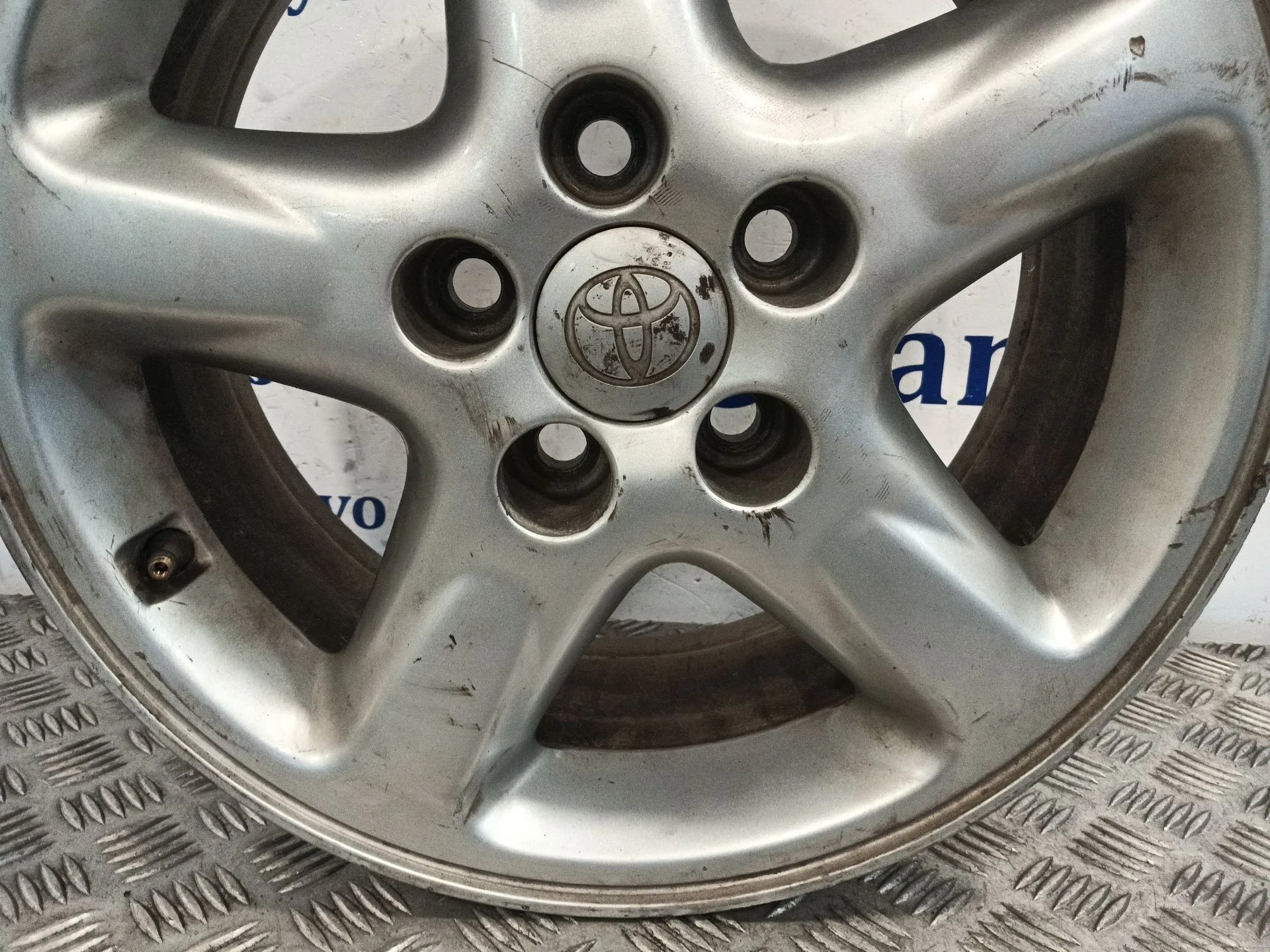 Llanta para Toyota Rav 4 (A2)