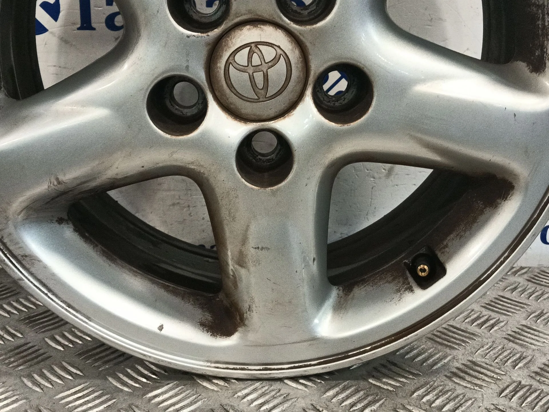 Llanta para Toyota Rav 4 (A2)