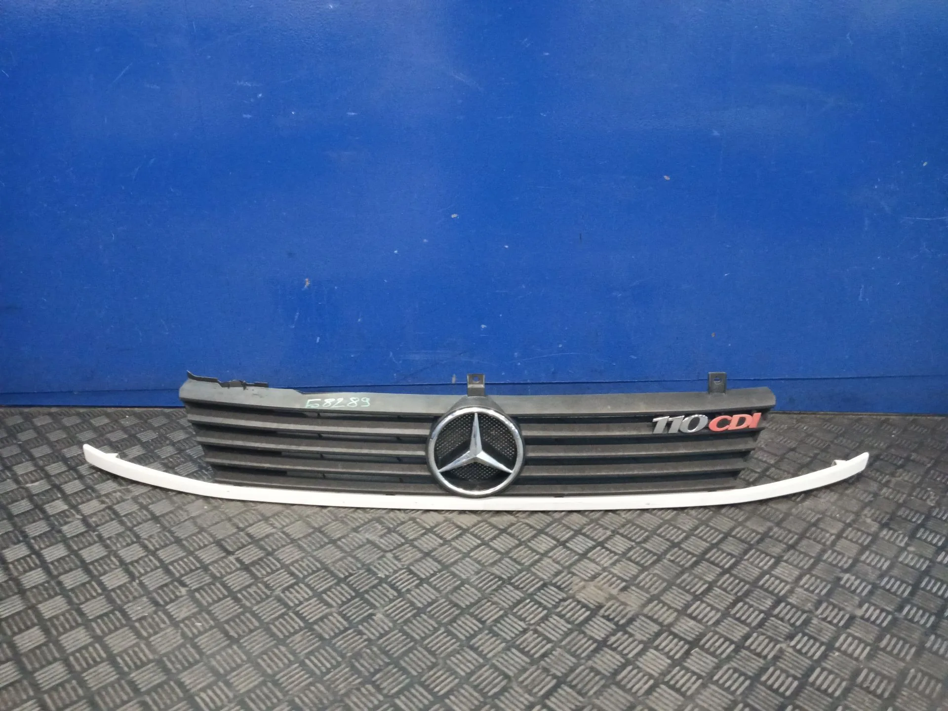 Rejilla Delantera para Mercedes-Benz Vito (W638) Caja Cerrada