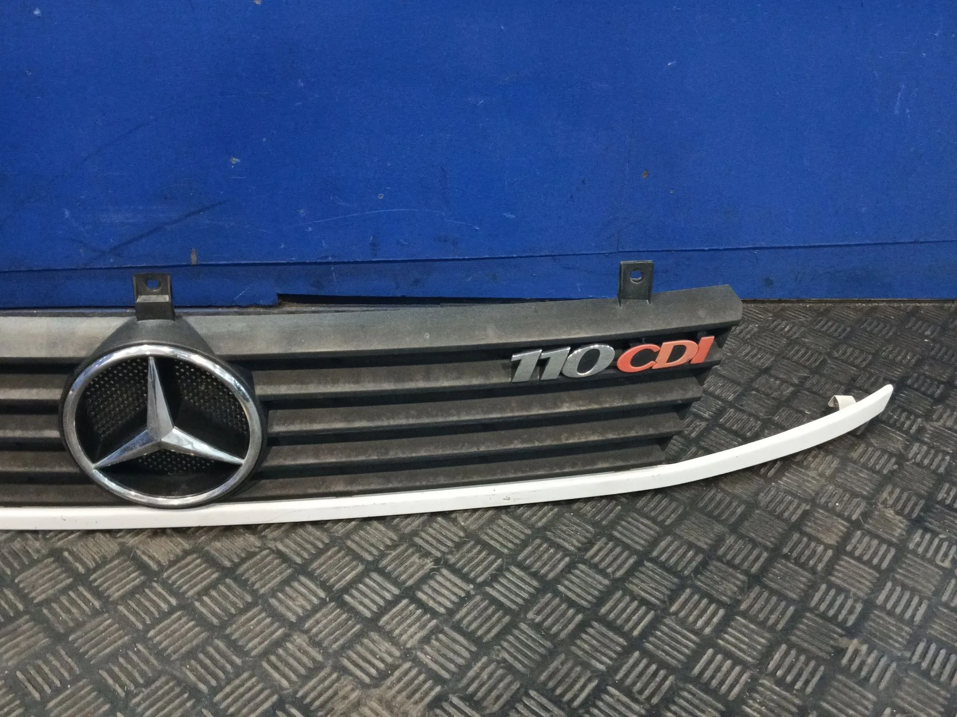 Rejilla Delantera para Mercedes-Benz Vito (W638) Caja Cerrada