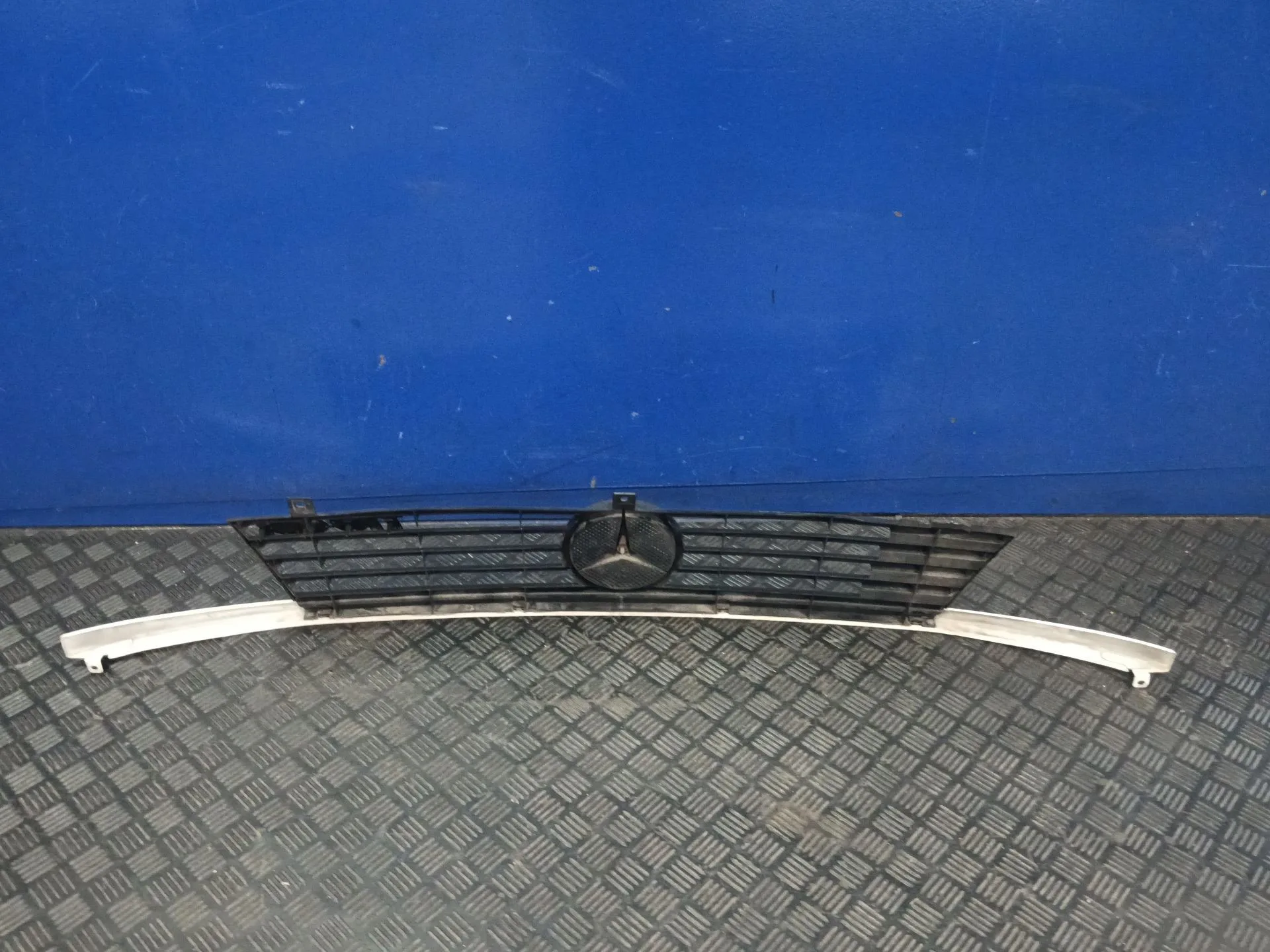 Rejilla Delantera para Mercedes-Benz Vito (W638) Caja Cerrada