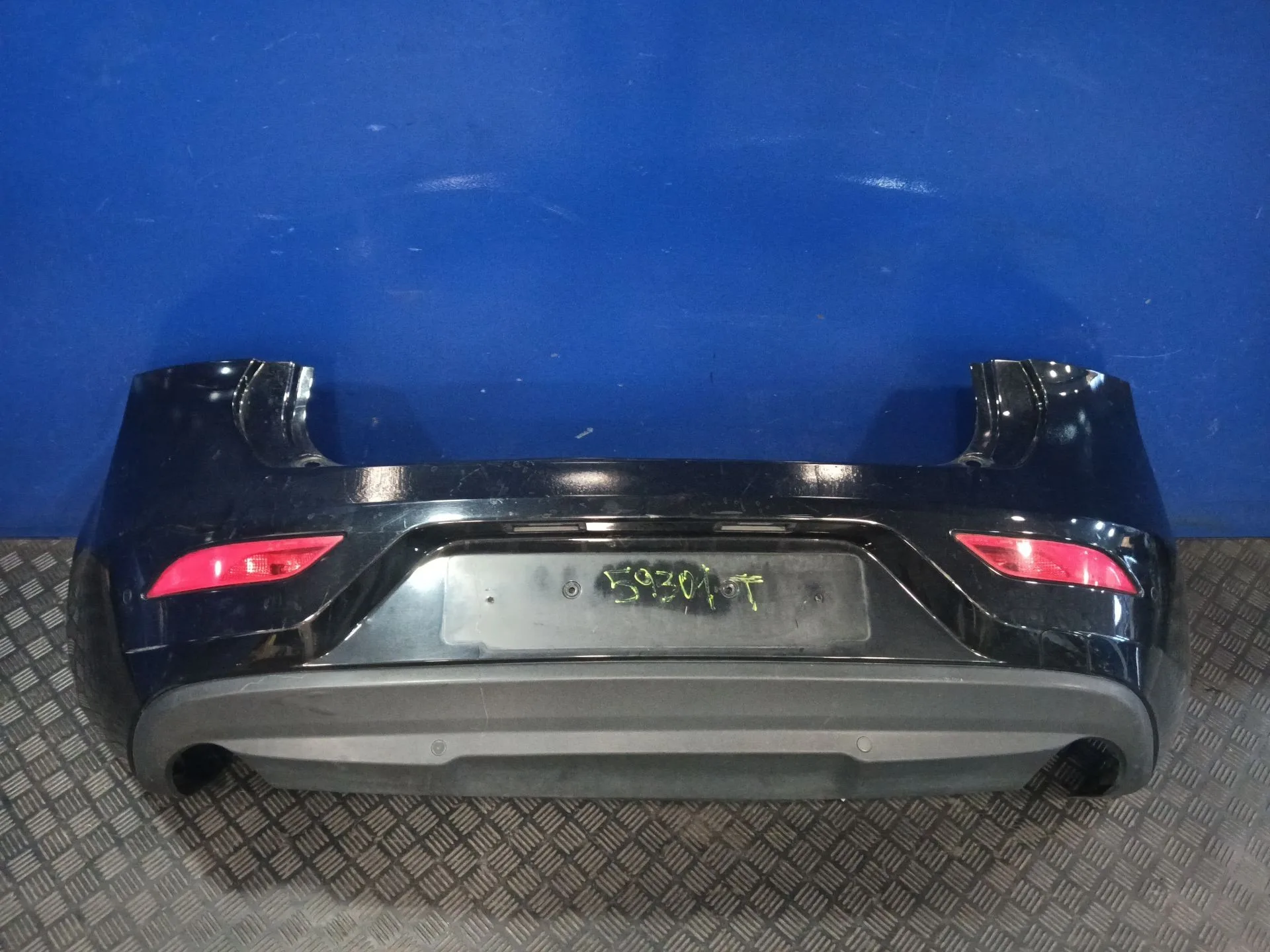 Paragolpes Trasero para Volvo V40 Hatchback (525)